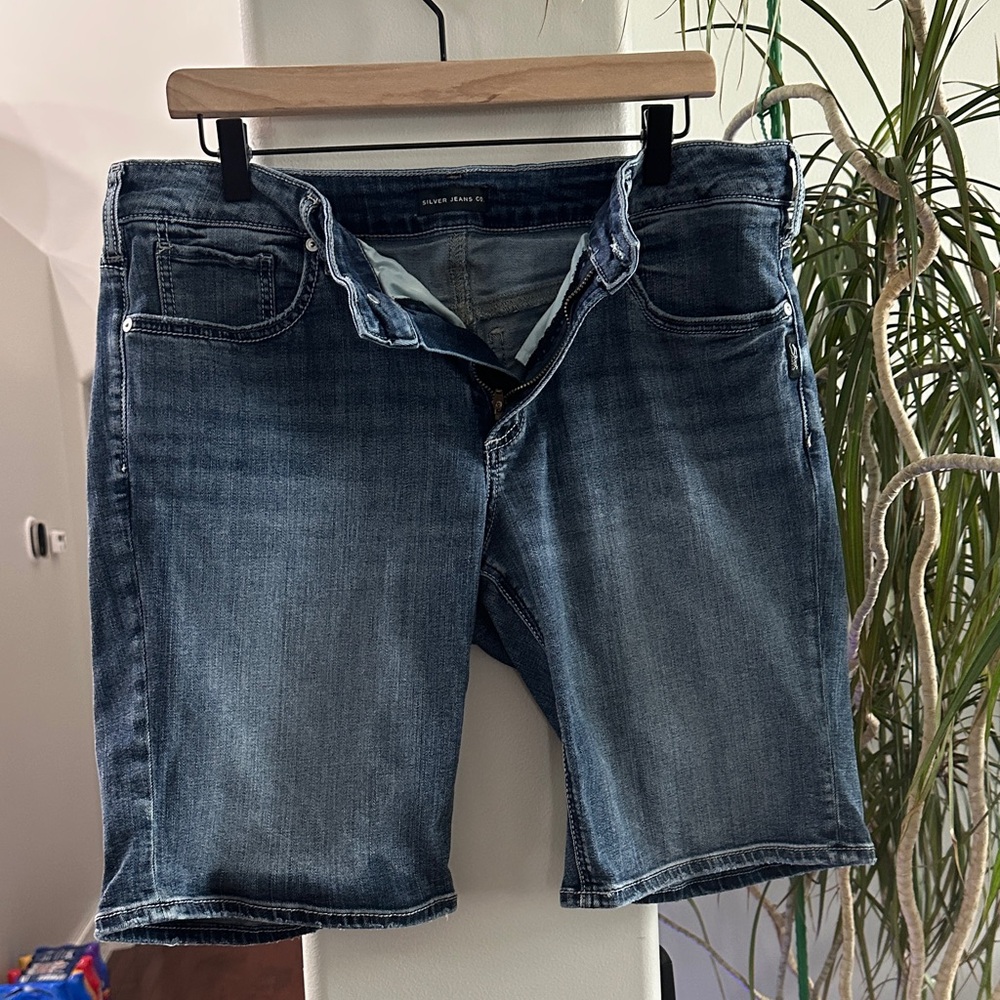 Silver Jeans Elyse Mid Rise Bermuda